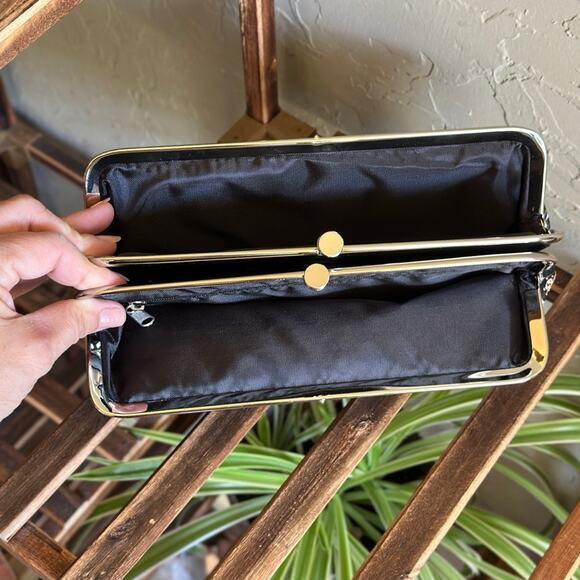 Tahari Floral snap and open wallet‎ magnetic closure - Picture 7 of 7